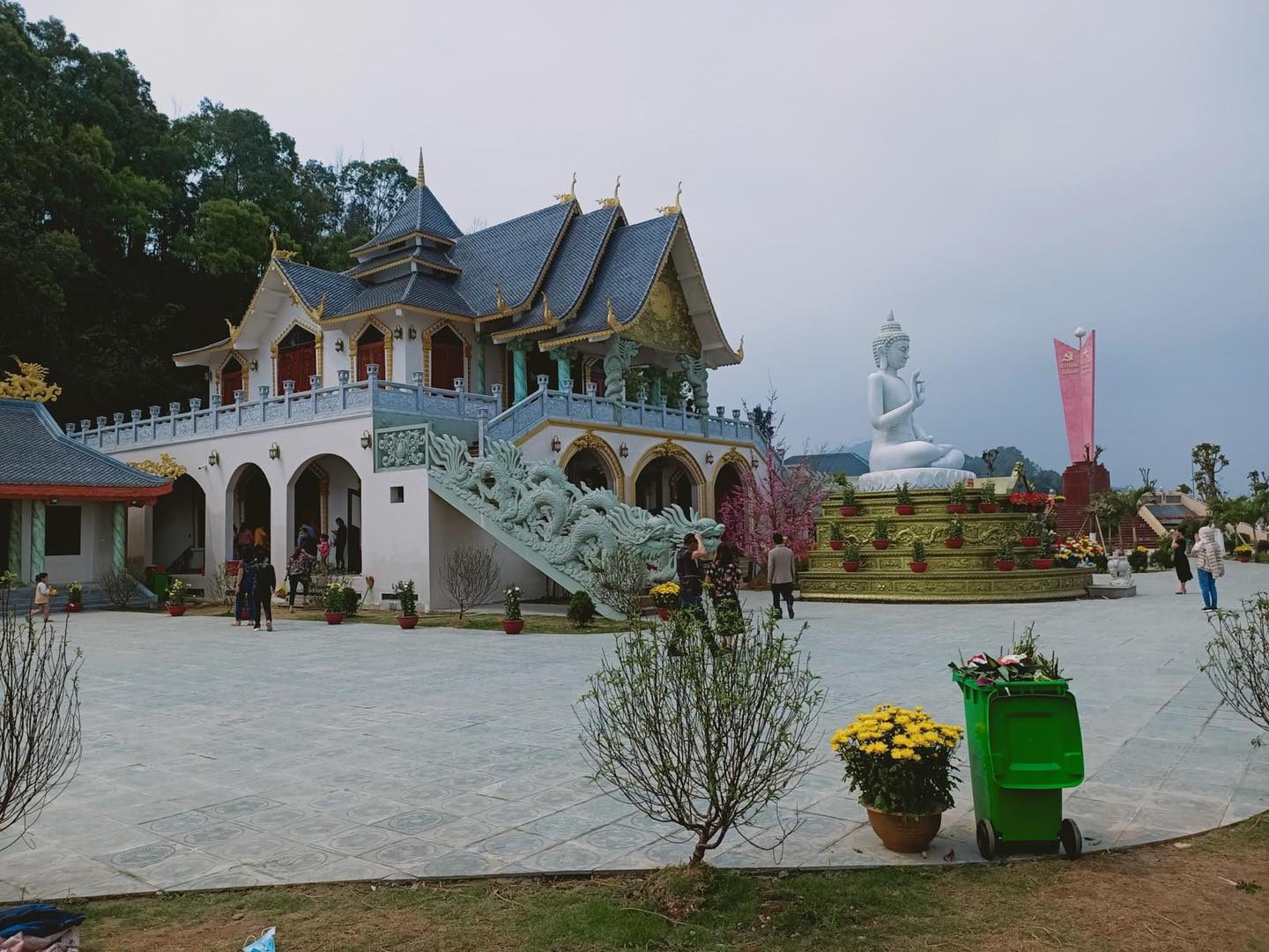 khuôn-viên-chùa-bụt-hải-tiến