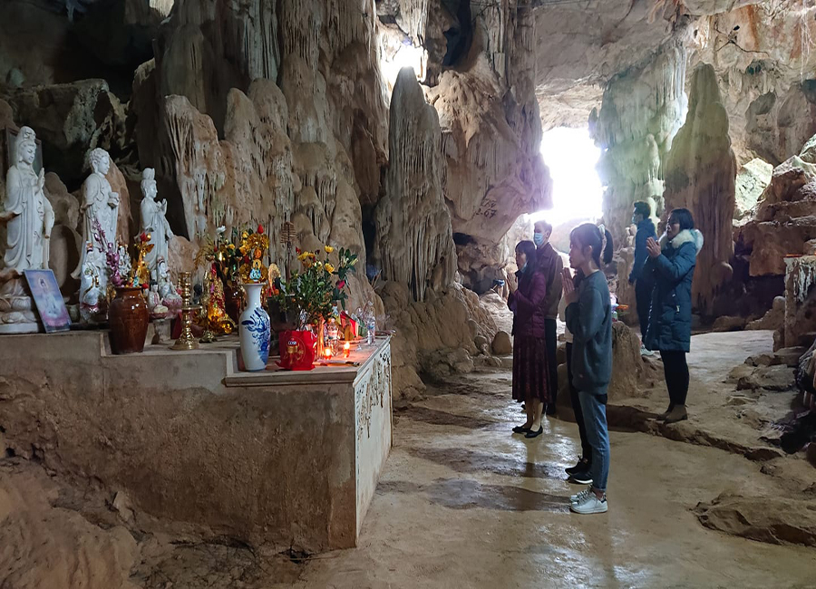 khu-lễ-tại-hang-dơi