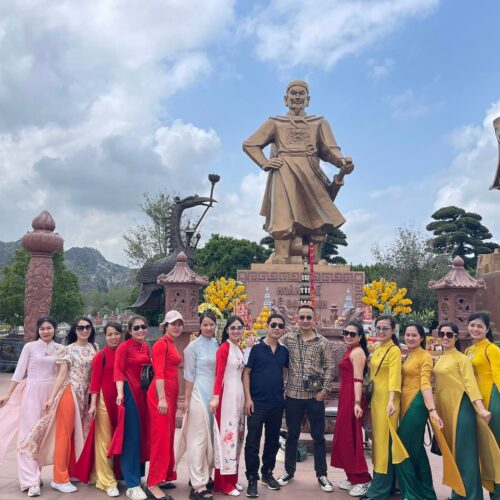 hình-ảnh-du-khách-ở-bạch-đằng-giang