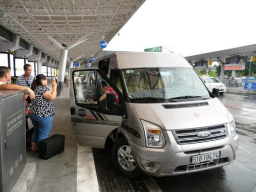 Dịch vụ xe 7 chỗ sân bay Tân Sơn Nhất – Đưa đón gia đình tận nơi, không lo chờ đợi!